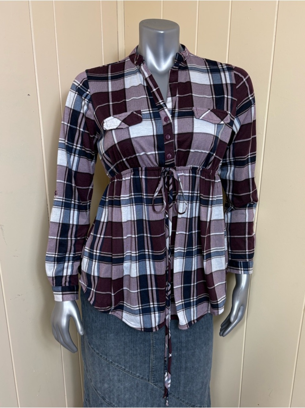 Eden & Olivia Maternity Burgandy Plaid Button Front Pullover Blouse Womens L tie